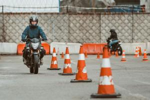 Formation au Permis moto A1 et A2 avec équipement de sécurité à Saint-Denis